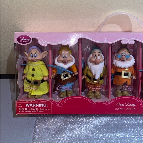 Disney Seven Dwarfs With Lantern & Tools, Color: Multicolor, For Ages: 3+ - Picture 3 of 10